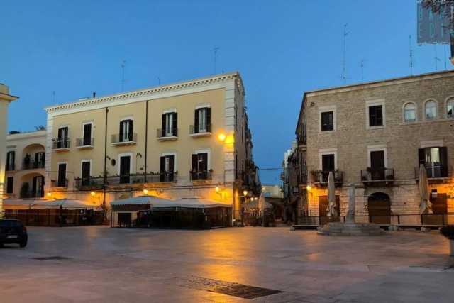 Bari, Pasqua e Pasquetta: il sindaco chiude tutti i negozi